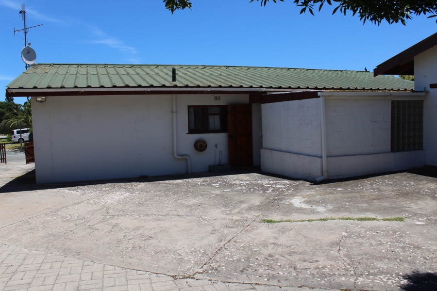 3 Bedroom Property for Sale in Middedorp Western Cape